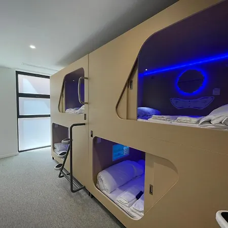Urban Cube カプセルホテル *