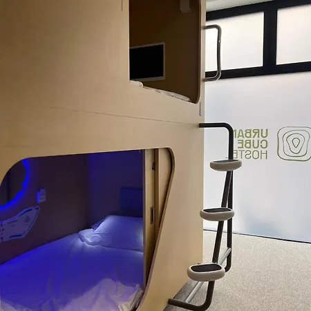 Urban Cube カプセルホテル *